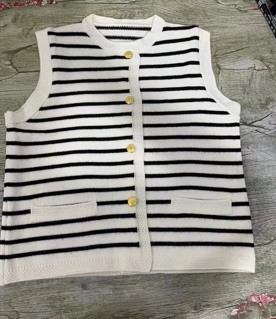 Women's Casual V-Neck Sleeveless Striped Knitted Vest Sweater Chic Single Breasted Cardigan Top New Fashion