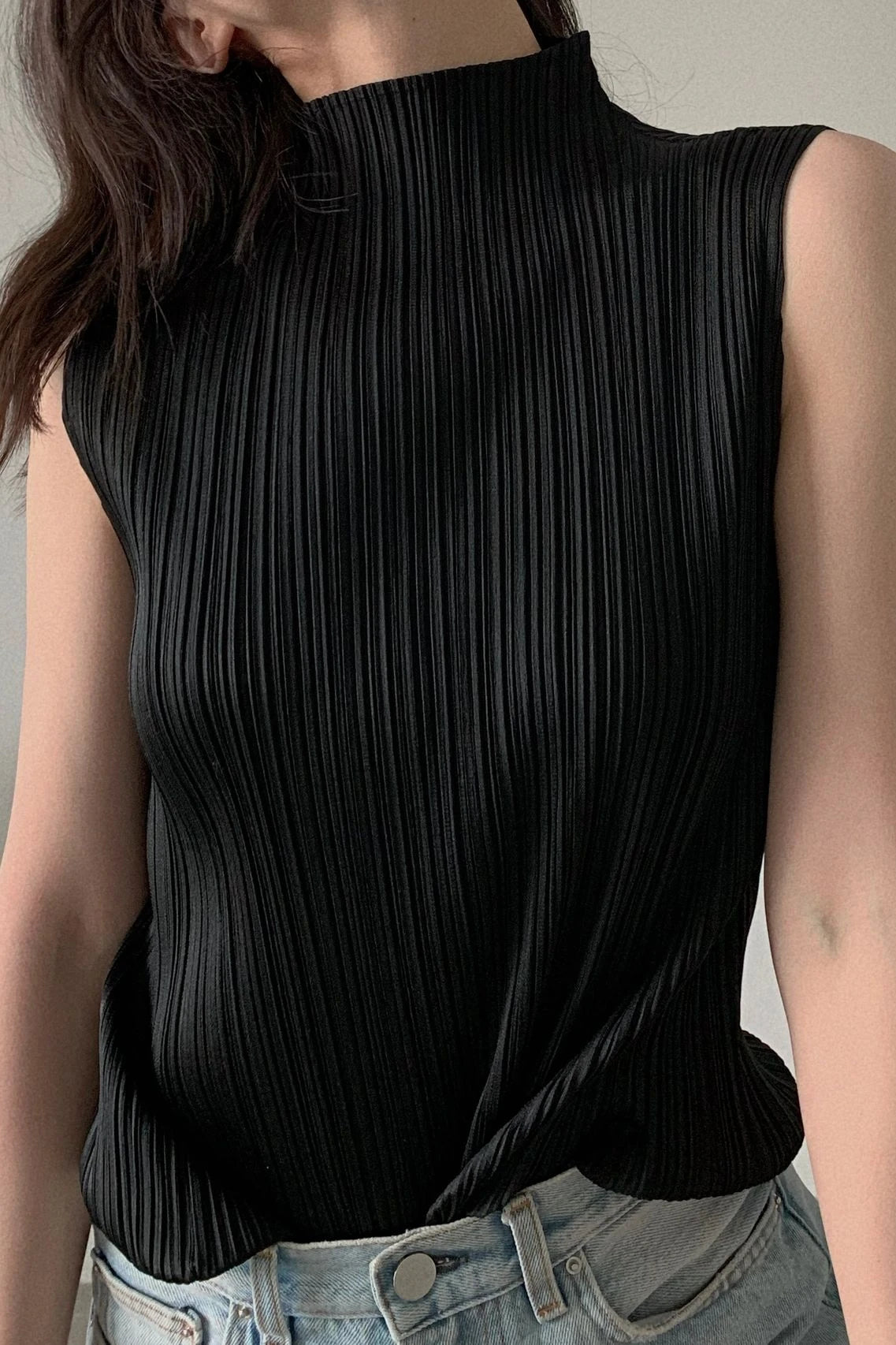 Miyake Pleated Elegant Fashion Temperament Solid Color Half High Neck Sleeveless Women's Vest 2026 Summer New Breathable Top