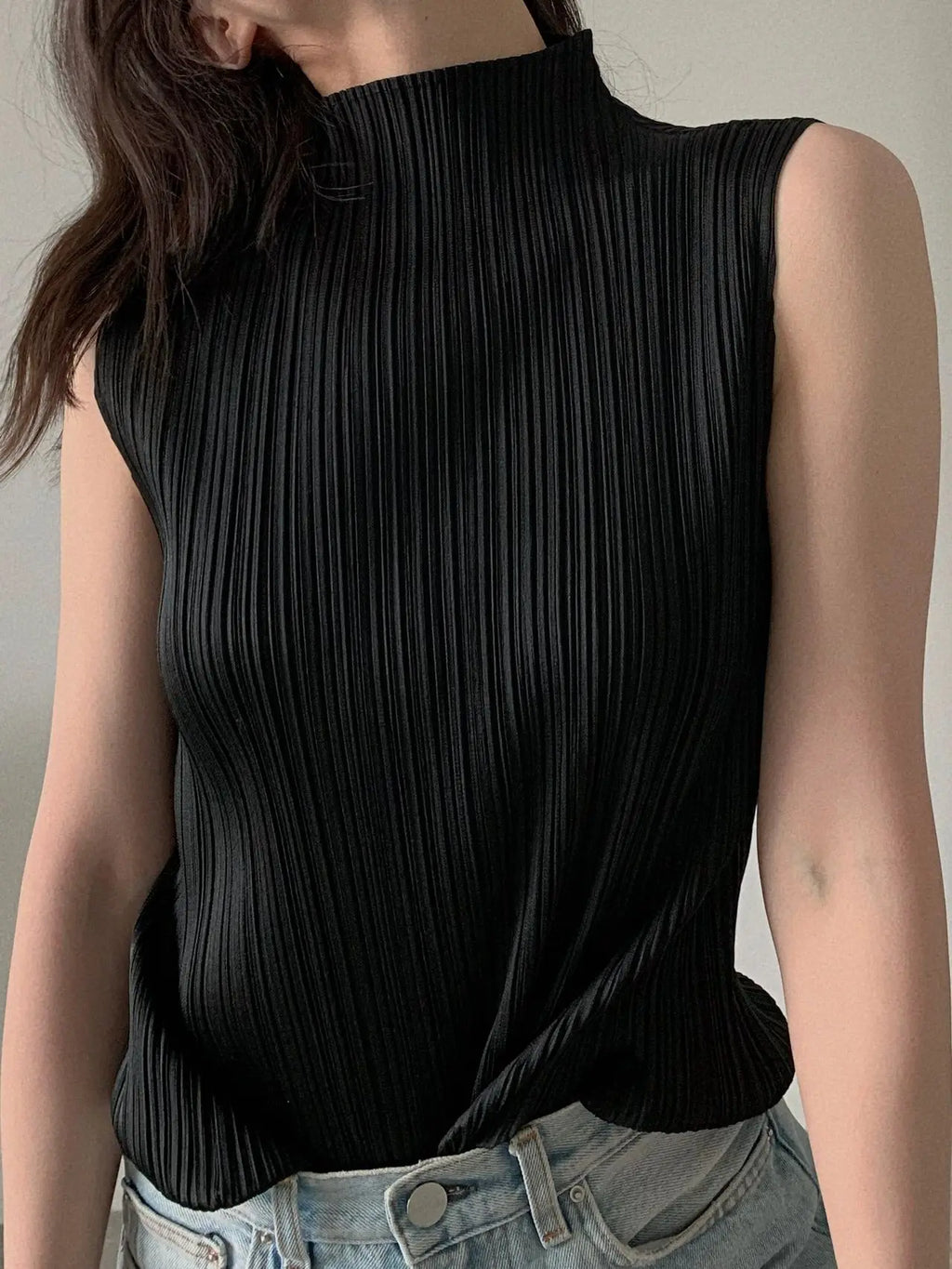 Miyake Pleated Elegant Fashion Temperament Solid Color Half High Neck Sleeveless Women's Vest 2026 Summer New Breathable Top