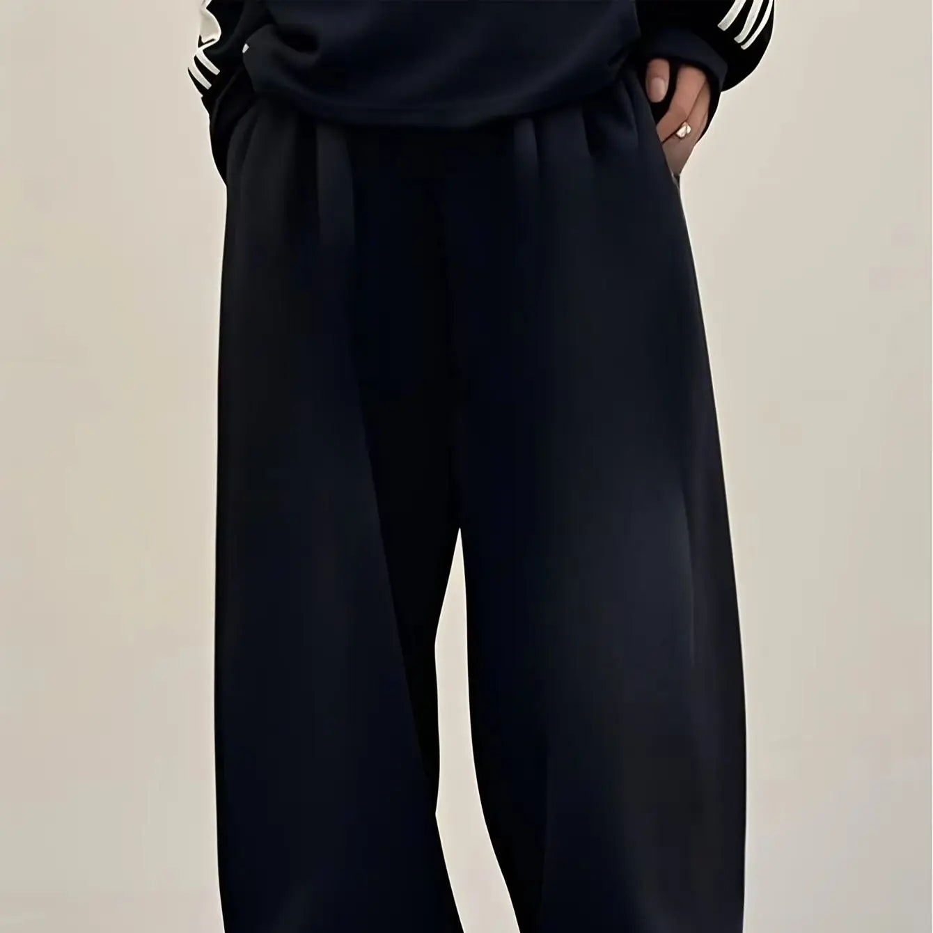 Men's ultra-loose sports trousers. Light grey, casual straight-leg design, high-quality fabric and simple style. streetwear men
