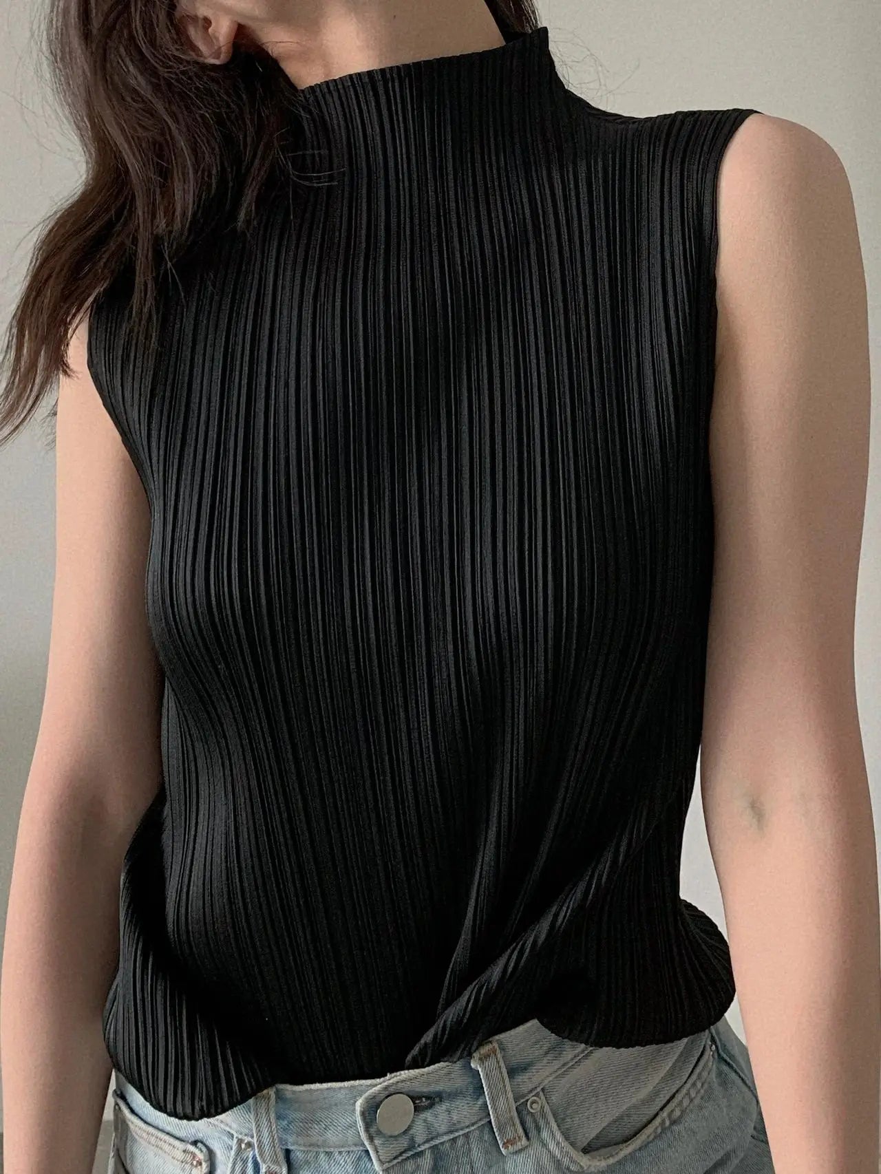 Miyake Pleated Elegant Fashion Temperament Solid Color Half High Neck Sleeveless Women's Vest 2026 Summer New Breathable Top